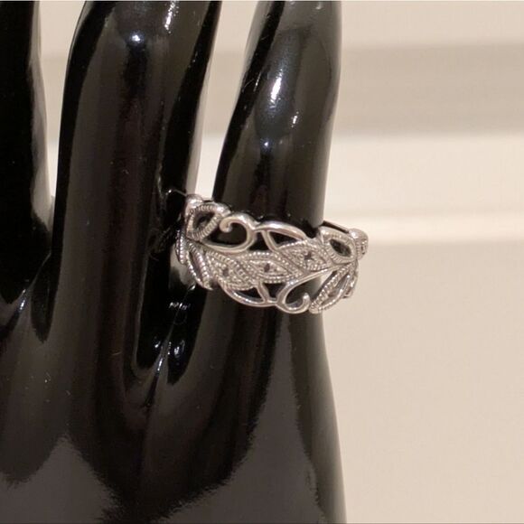 RJ Graziano Size 6 925 Sterling Silver Cutout Leaf Evil Eye Pattern Ring - Picture 1 of 7